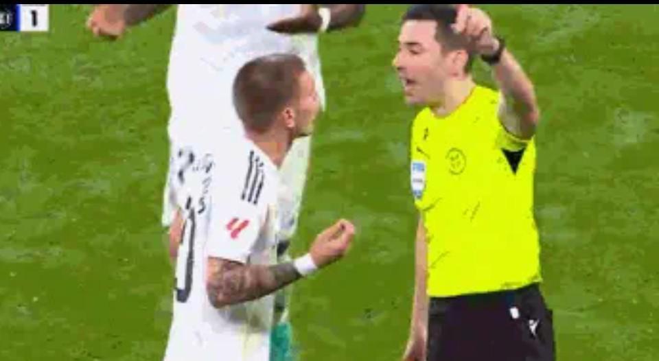 开云体育-马卡揭秘马斯坦托诺怒喷裁判:真耻辱,真TM的耻辱