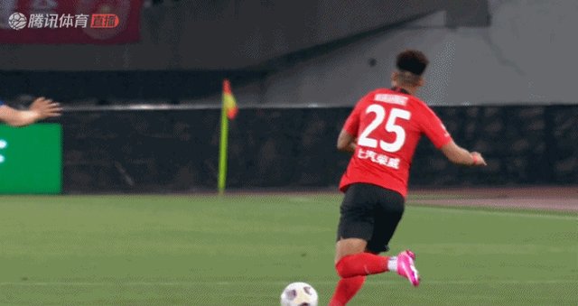 体育娱乐-中超连续2轮3次上演功夫废人 买提江都成了惯犯？