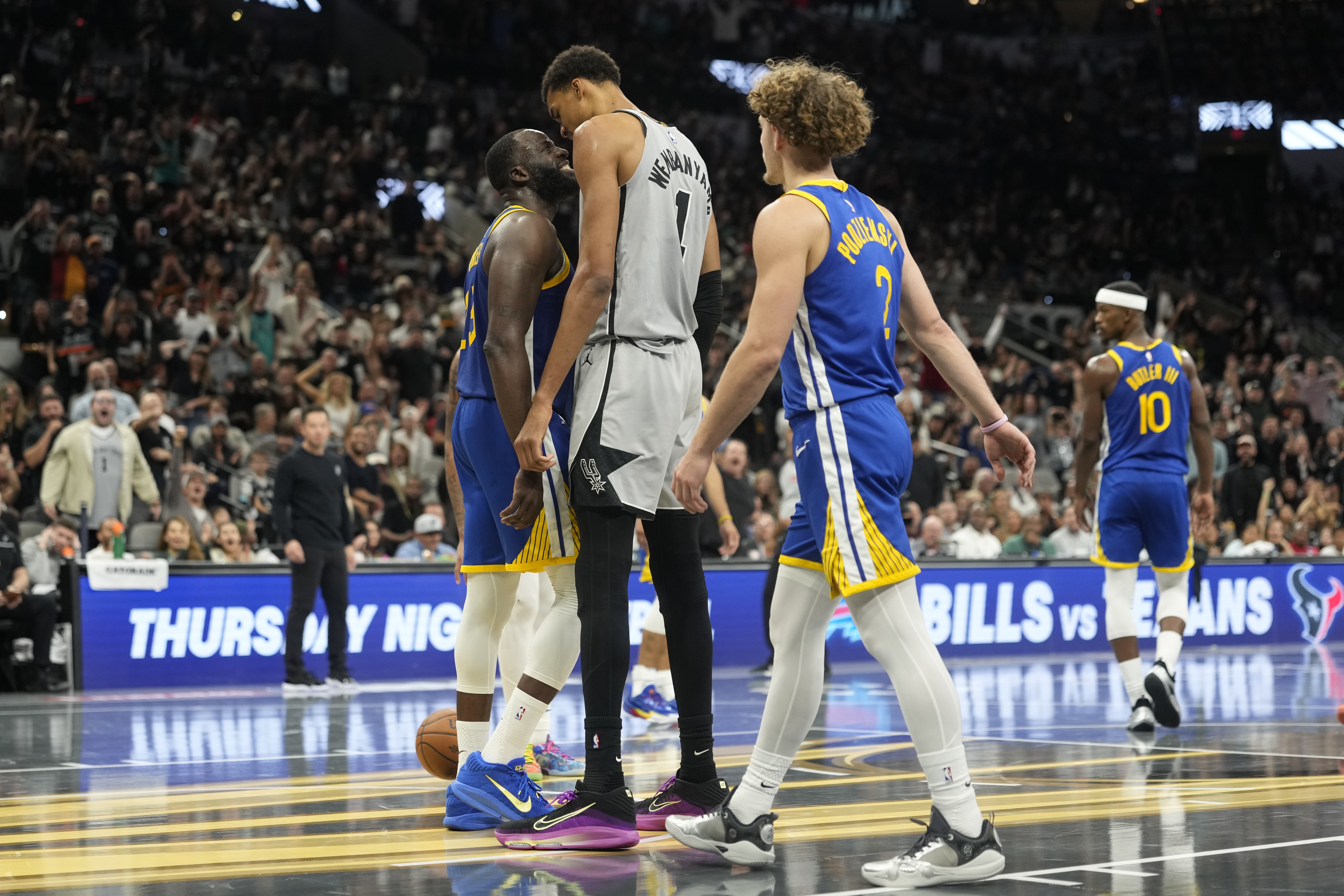 体育娱乐-西部第二VS残阵勇!ESPN预测明天胜率:马刺71.1% 勇士28.9%