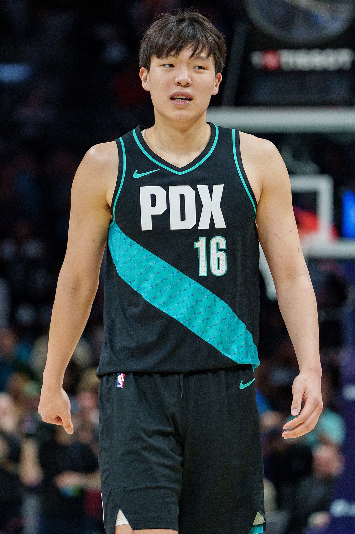 体育娱乐-记者：如果你很久没看杨瀚森的比赛 乍一看就会发现他有明显进步